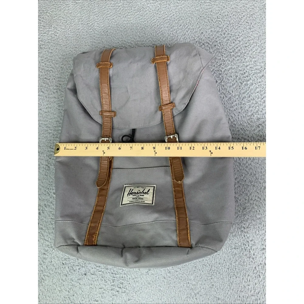 Herschel Classic Retreat Backpack Grey/Tan Gargoyle 19.5L Hold 15in Laptop